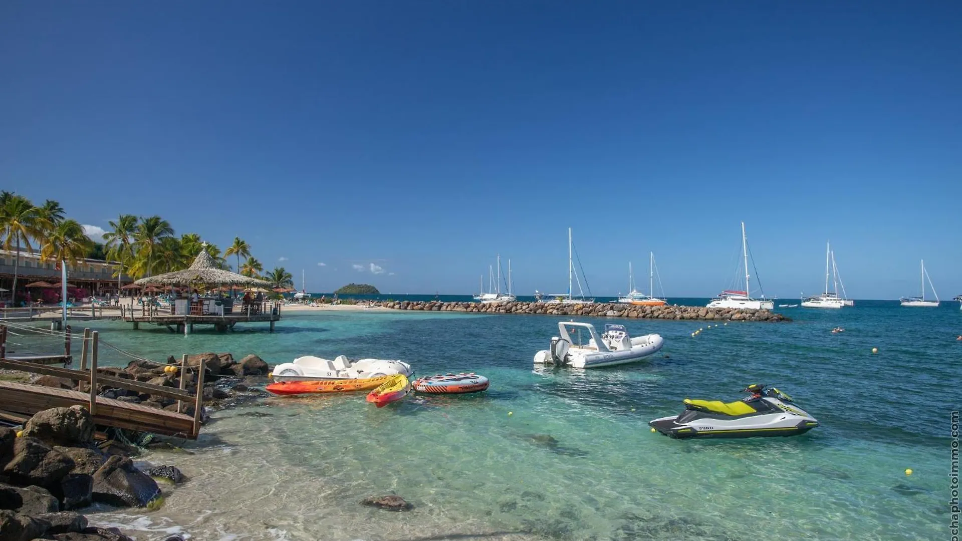 T2 vue mer 180° avec piscine pour Sunset lovers Les Trois-Ilets